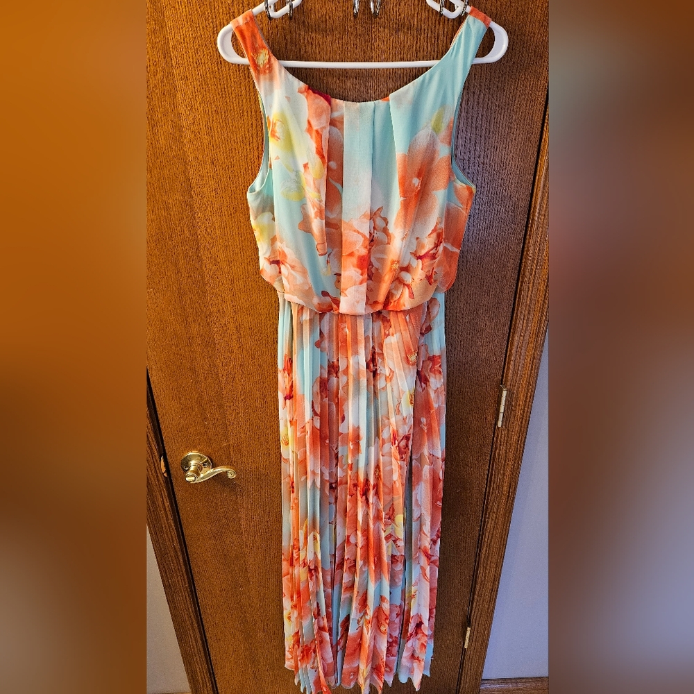 Floral Sleeveless Maxi Dress - Picture 6 of 12